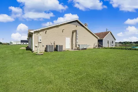 Exterior - 2201 Kickapoo Dr, Danville, IL 61832 photo 10 of 11