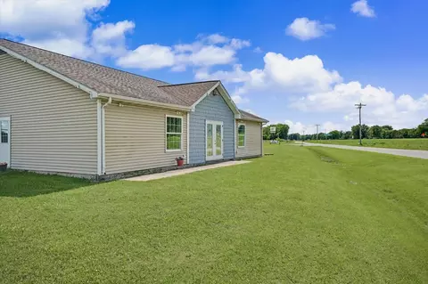 Exterior - 2201 Kickapoo Dr, Danville, IL 61832 photo 9 of 11