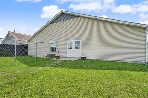 Exterior - 2201 Kickapoo Dr, Danville, IL 61832 photo 3 of 11