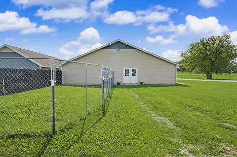 Exterior - 2201 Kickapoo Dr, Danville, IL 61832 photo 2 of 11