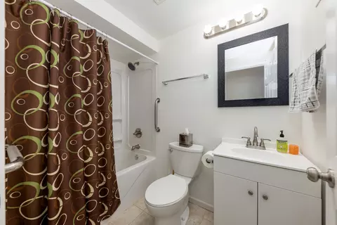 Bath - 2516 Oasis Dr, Plainfield, IL 60586 photo 4 of 4