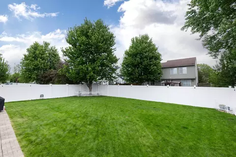 Exterior - 2516 Oasis Dr, Plainfield, IL 60586 photo 7 of 10