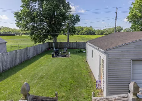 Exterior - 828 4th Ave, Milan, IL 61264 photo 5 of 5