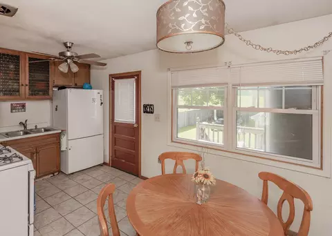 Kitchen - 828 4th Ave, Milan, IL 61264 photo 1 of 2