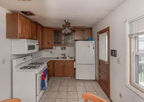 Kitchen - 828 4th Ave, Milan, IL 61264 photo 2 of 2