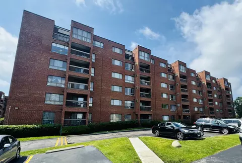 701 Forum Sq #210, Glenview, IL 60025