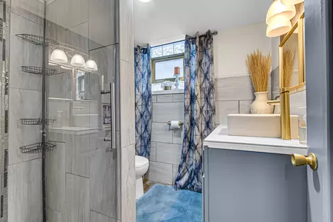 Bath - 14340 Ingleside Ave, Dolton, IL 60419 photo 2 of 2