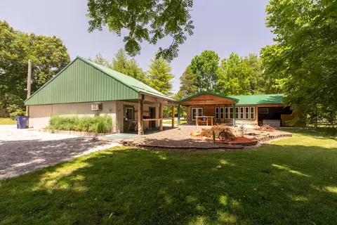 706 W Stotlar St, West Frankfort, IL 62896