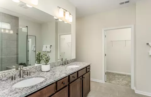 Bath - 3218 Kimblewick Cir, Aurora, IL 60503 photo 1 of 3