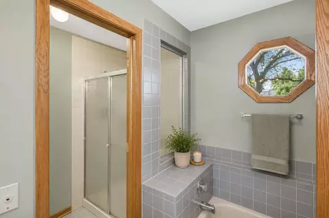Bath - 640 Lilac Dr, Algonquin, IL 60102 photo 5 of 6