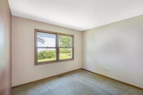 Bedroom - 640 Lilac Dr, Algonquin, IL 60102 photo 8 of 10