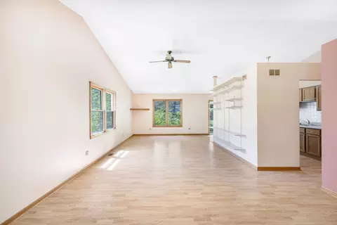 Living - 640 Lilac Dr, Algonquin, IL 60102 photo 4 of 5