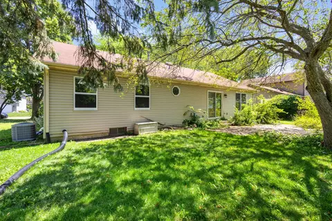 Exterior - 640 Lilac Dr, Algonquin, IL 60102 photo 5 of 6