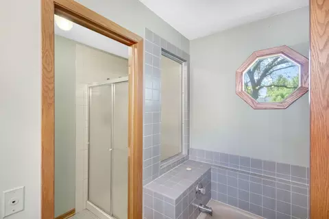 Bath - 640 Lilac Dr, Algonquin, IL 60102 photo 6 of 6