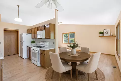 Dining - 640 Lilac Dr, Algonquin, IL 60102 photo 2 of 2