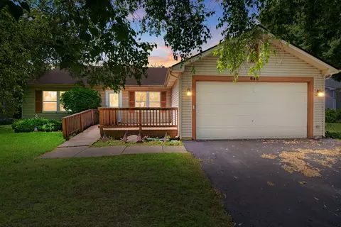 Exterior - 640 Lilac Dr, Algonquin, IL 60102 photo 6 of 6