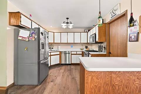 Kitchen - 603 Davidson Dr #A, Minooka, IL 60447 photo 2 of 5