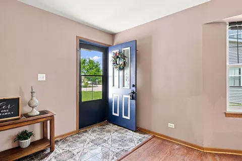 Entry Way - 603 Davidson Dr #A, Minooka, IL 60447 photo 1 of 2