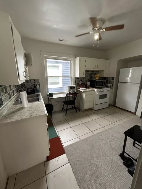 Kitchen - 2005 Darrow Ave, Evanston, IL 60201 photo 3 of 4