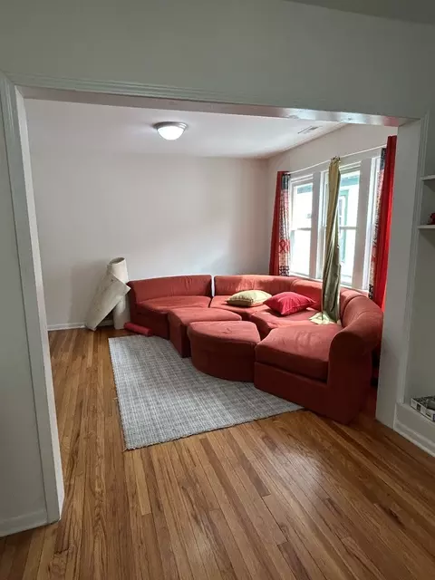 Living - 2005 Darrow Ave, Evanston, IL 60201 photo 2 of 4