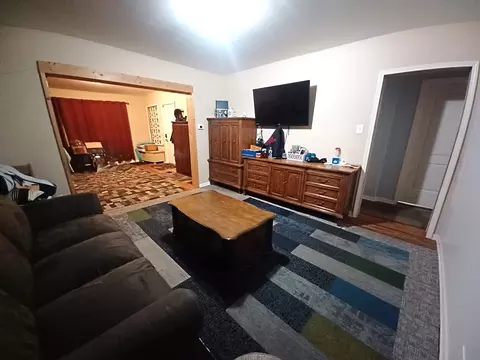 Living - 2005 Darrow Ave, Evanston, IL 60201 photo 3 of 4