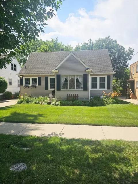 621 Lincoln Ave, Elgin, IL 60120