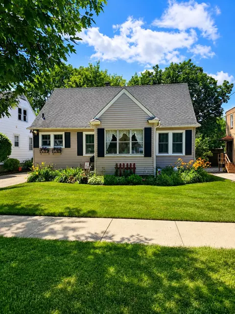 621 Lincoln Ave, Elgin, IL 60120
