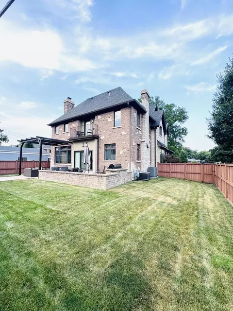 441 South St, Elmhurst, IL 60126 photo 2