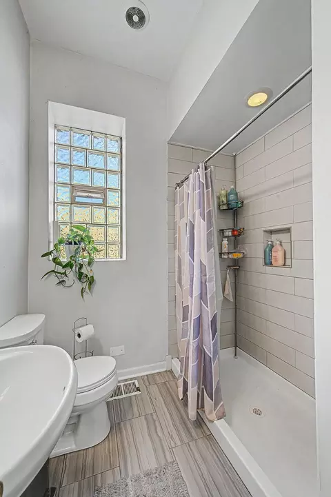 Bath - 3416 W Jackson Blvd, Chicago, IL 60624 photo 1 of 3