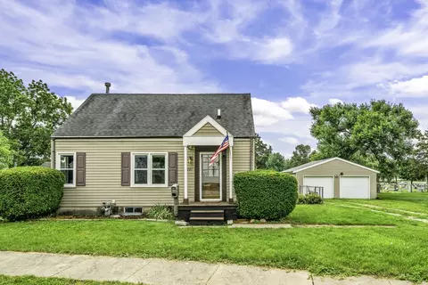 224 Avenue H Ave, Rochelle, IL 61068