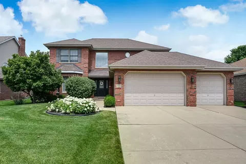 1720 Tower Hill Dr, Woodridge, IL 60517