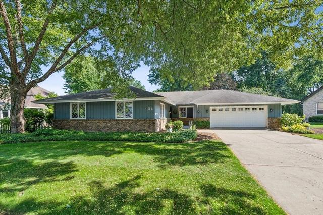 24 Briargate Cir, Sugar Grove, IL 60554