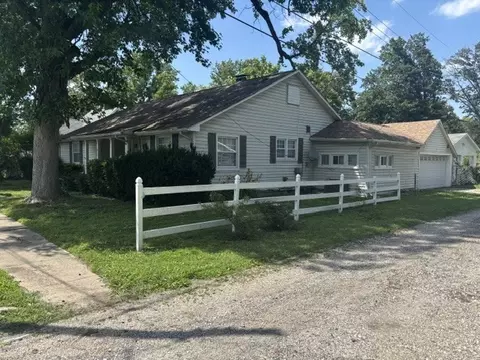 810 E 7th St, Centralia, IL 62801 photo 2