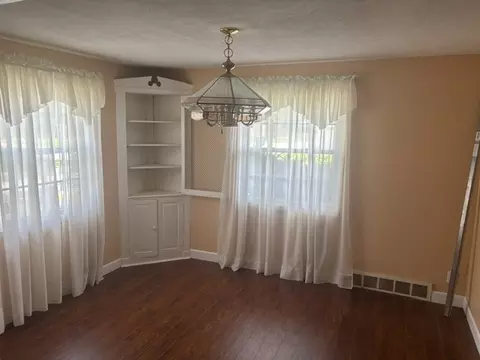 810 E 7th St, Centralia, IL 62801 photo 4