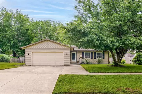 1104 S Marietta Dr, Mahomet, IL 61853