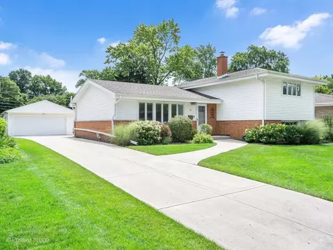 31 N Forrest Ave, Arlington Heights, IL 60004