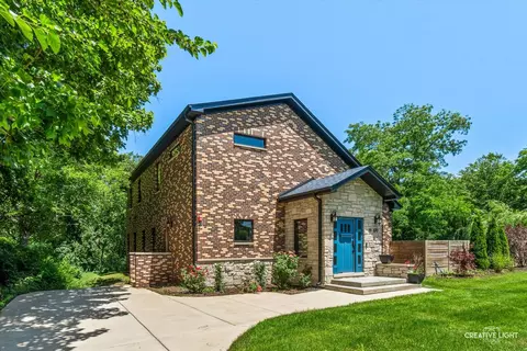 19 W676 99th St, Lemont, IL 60439