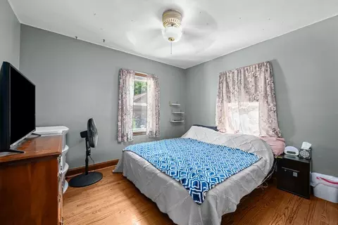 Bedroom - 802 27th Ave, Moline, IL 61265 photo 2 of 8