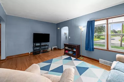 Living - 802 27th Ave, Moline, IL 61265 photo 1 of 1