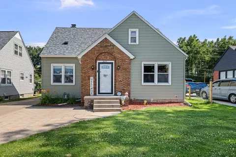 Exterior - 802 27th Ave, Moline, IL 61265 photo 7 of 7