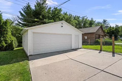 Exterior - 802 27th Ave, Moline, IL 61265 photo 6 of 7
