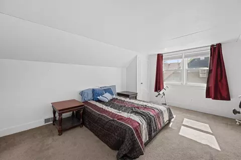 Bedroom - 802 27th Ave, Moline, IL 61265 photo 4 of 8