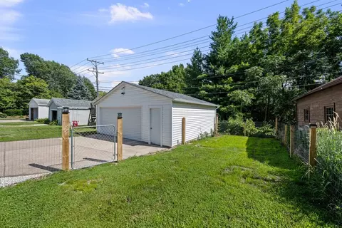 Exterior - 802 27th Ave, Moline, IL 61265 photo 5 of 7