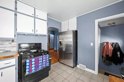 Entry Way - 802 27th Ave, Moline, IL 61265 photo 2 of 2