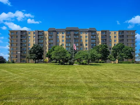 5400 Walnut Ave #406, Downers Grove, IL 60515