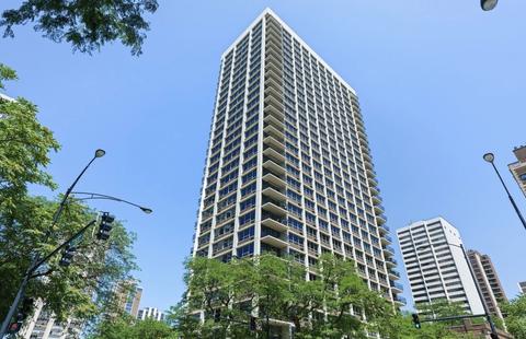 88 W Schiller St #406, Chicago, IL 60610