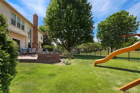 Exterior - 10 Hithergreen Ct, Algonquin, IL 60102 photo 4 of 5