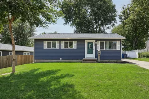 3208 Wakonda Dr, Bettendorf, IA 52722