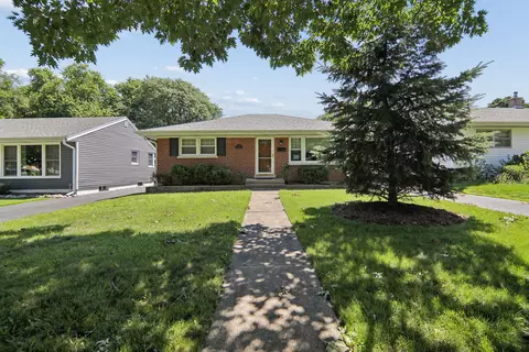 29 N Summit Ave, Villa Park, IL 60181