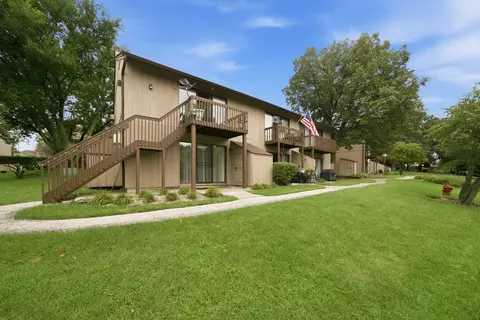 26 Jamaica Colony #3, Fox Lake, IL 60020